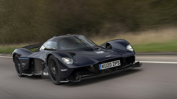 Aston Martin Valkyrie, Driving