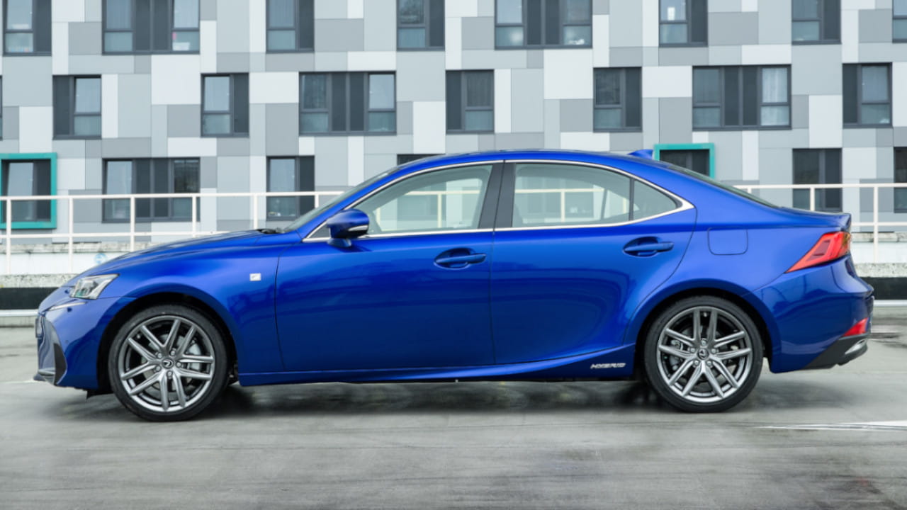 Lexus IS