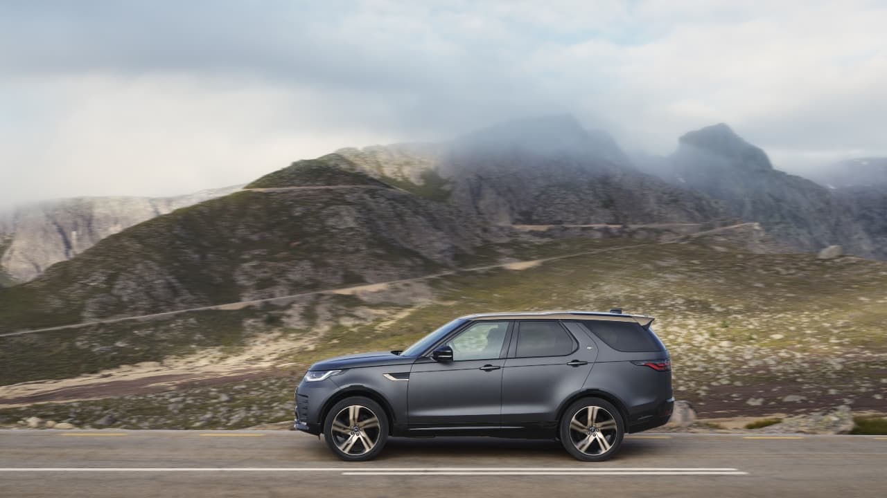 Land Rover Discovery Tempest Side Profile Driving