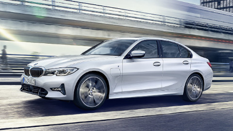 BMW 3 Series Saloon Plug-in Hybrid Driving