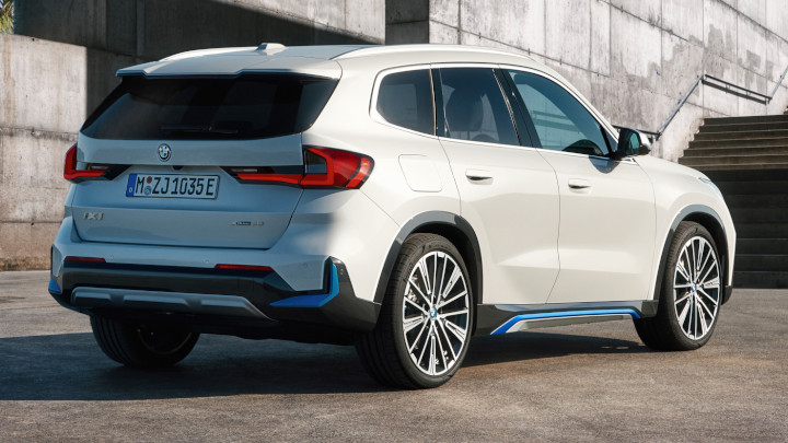 BMW iX1