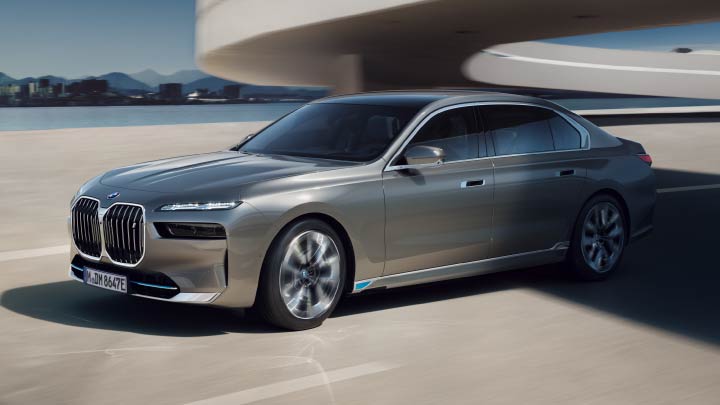 Silver BMW i7 Side