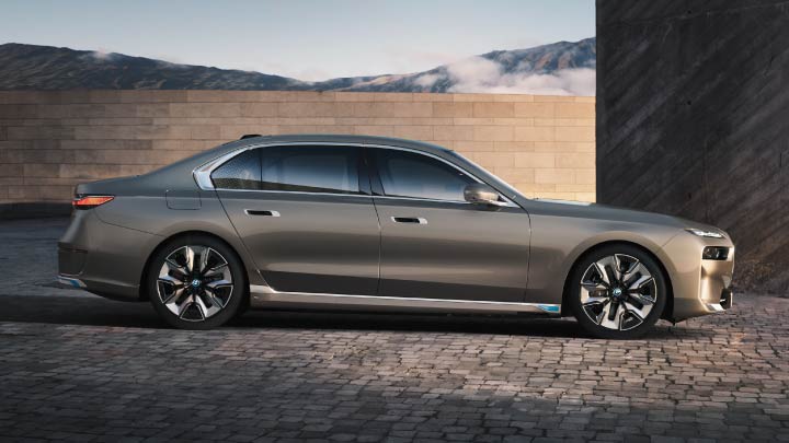 Silver BMW i7 Side