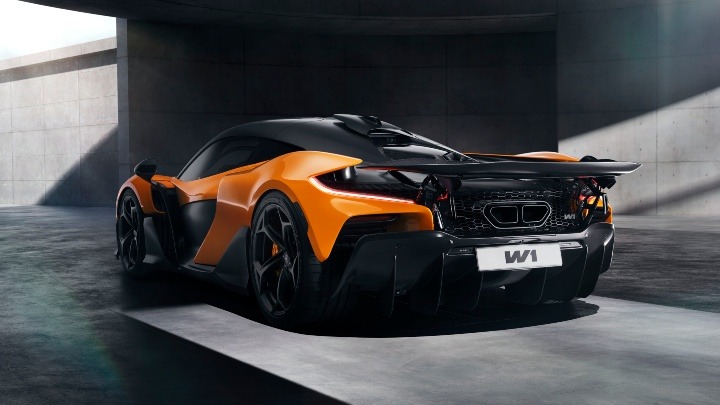 Mclaren W1 Orange rear angle