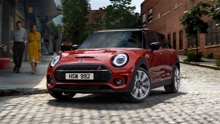 MINI Clubman Cooper S in red.