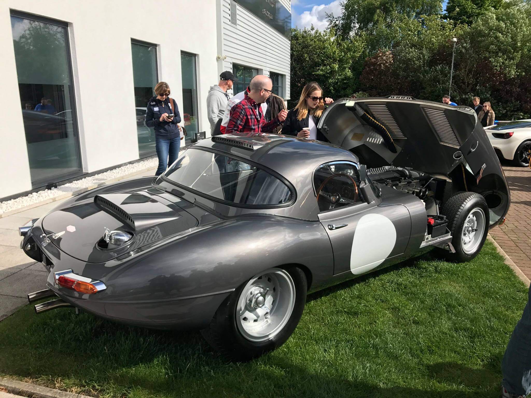 jaguar e-type