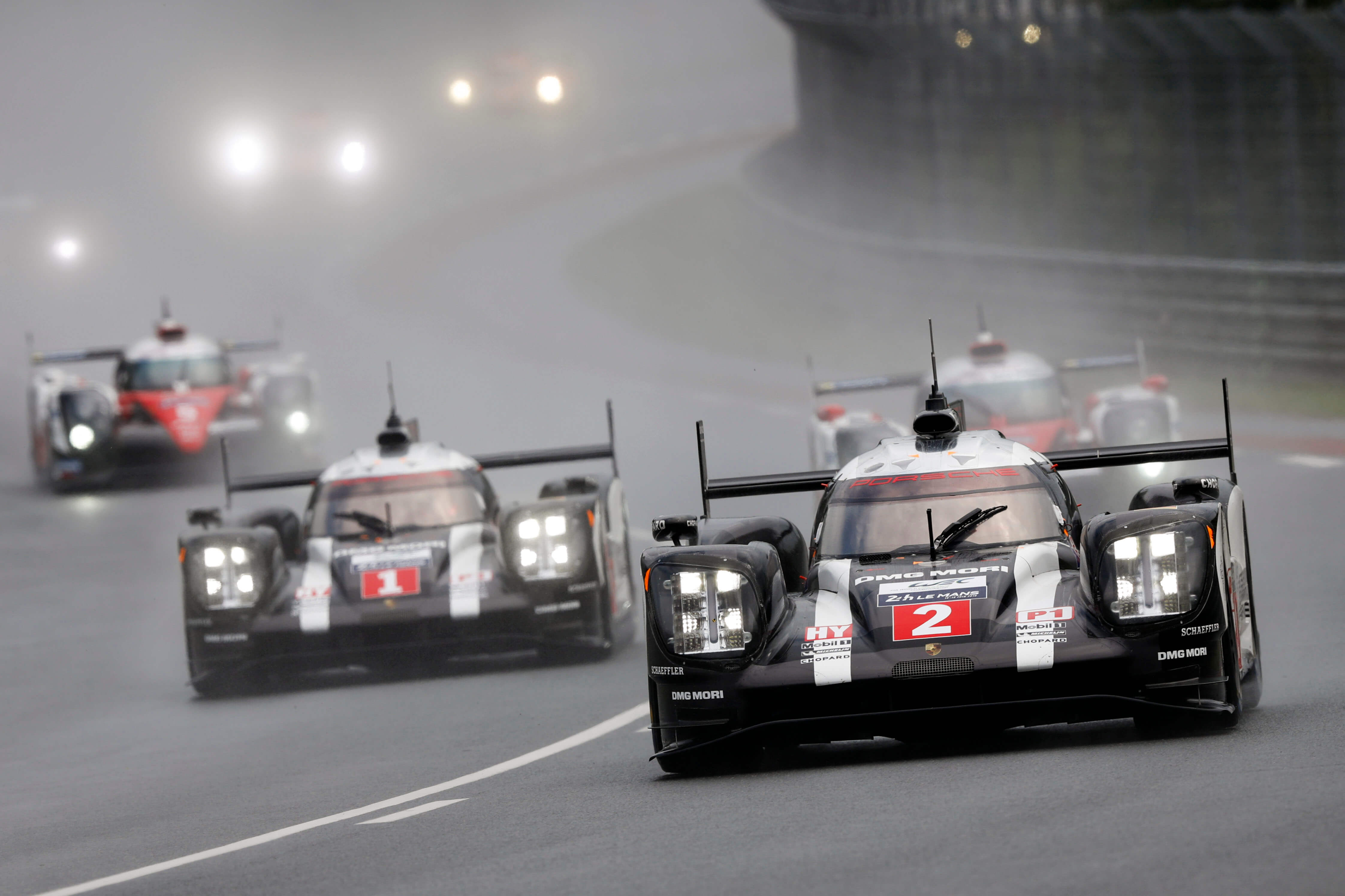 porsche on le mans track