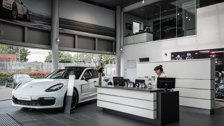 Porsche Service Reception